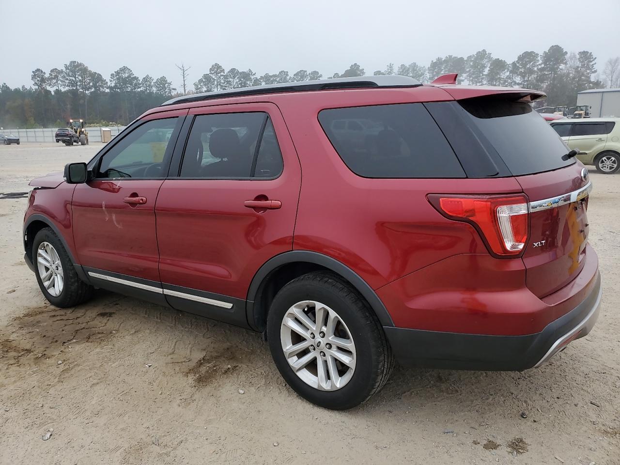2017 FORD EXPLORER XLT photo 4