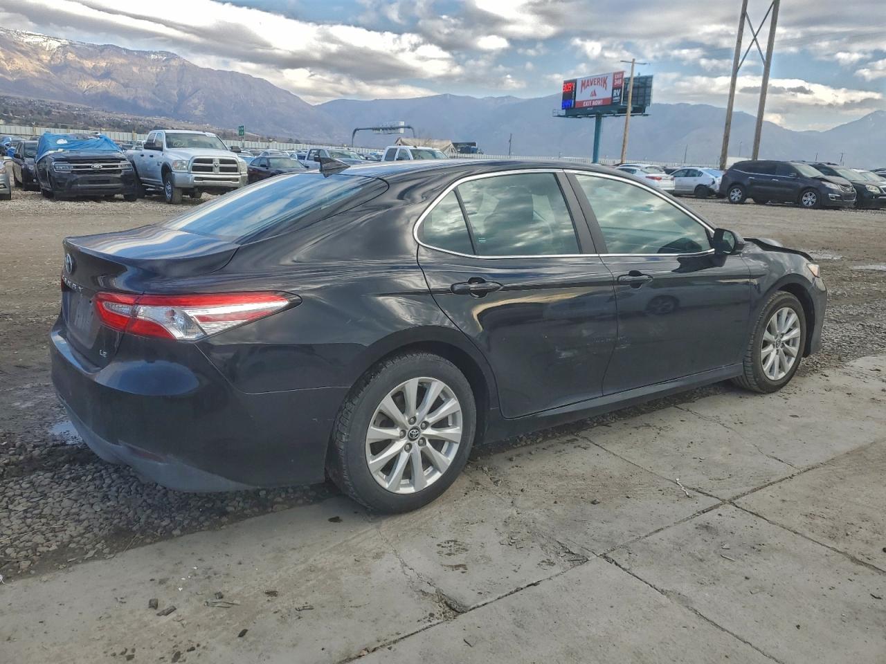 2020 TOYOTA CAMRY LE photo 5
