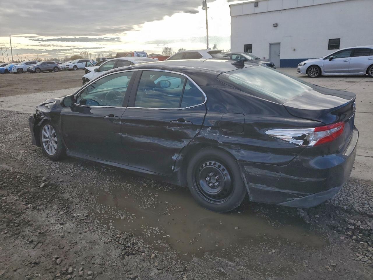 2020 TOYOTA CAMRY LE photo 3
