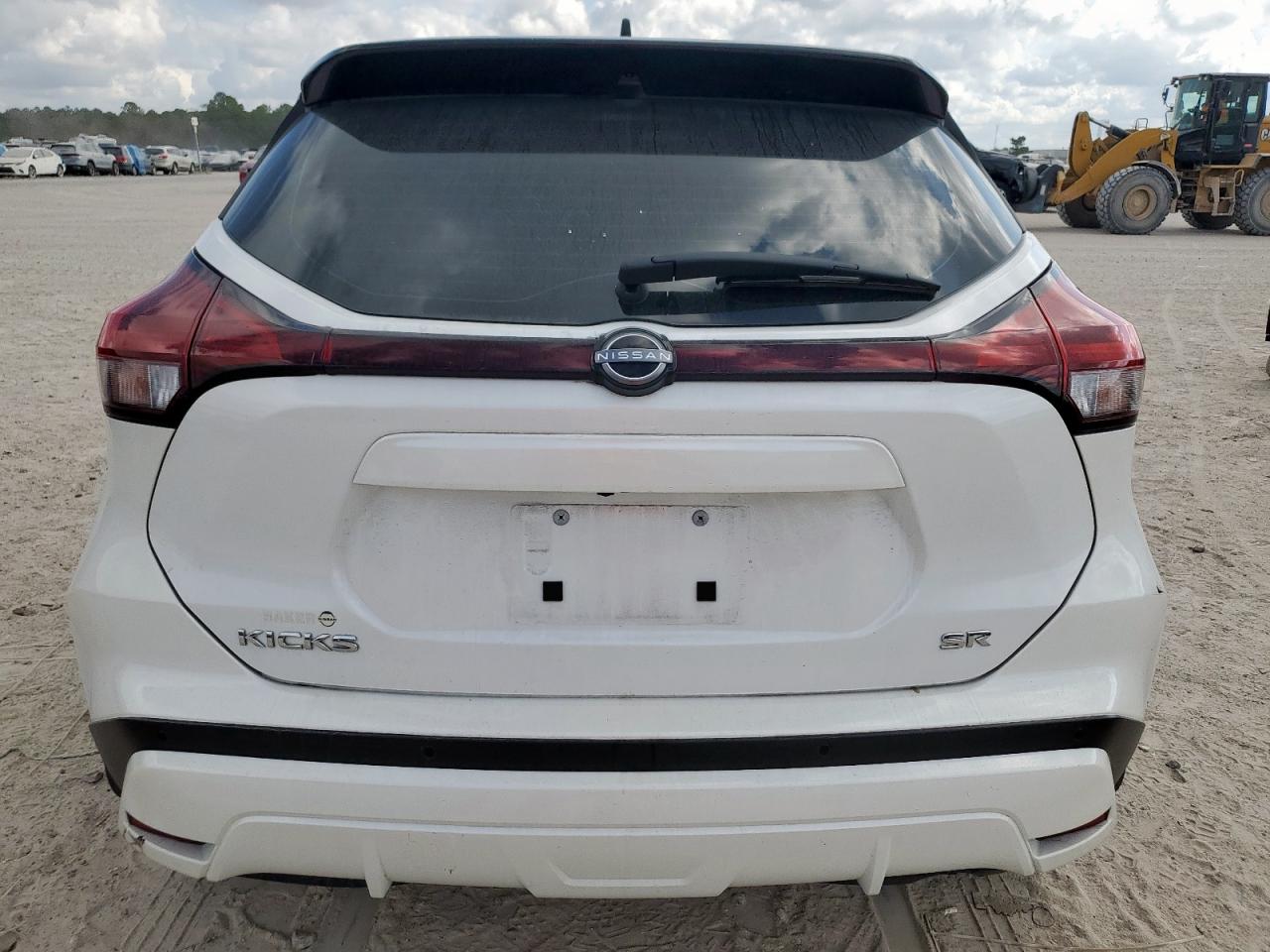 2023 NISSAN KICKS SR photo 6
