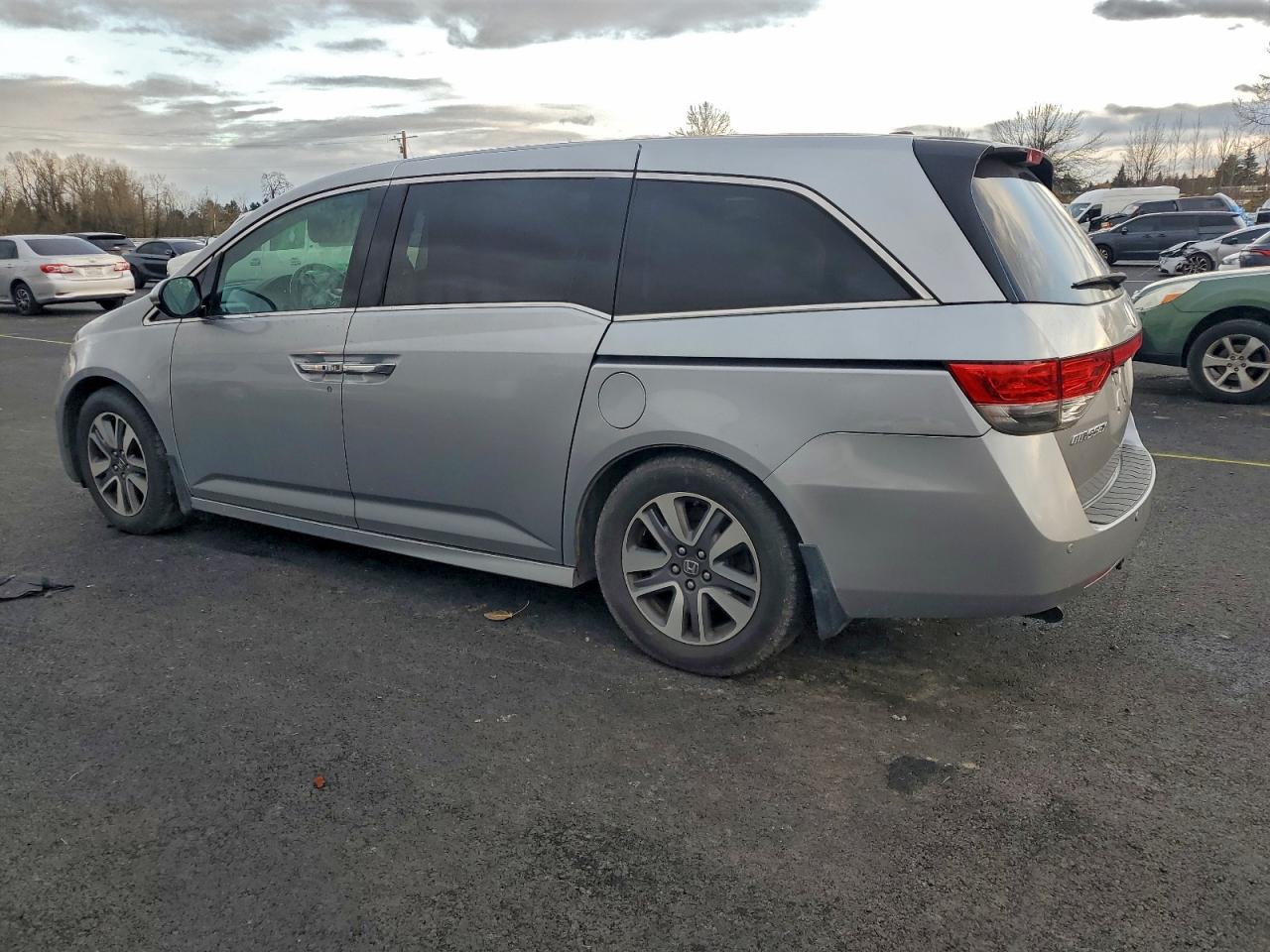 2016 HONDA ODYSSEY TOURING photo 2