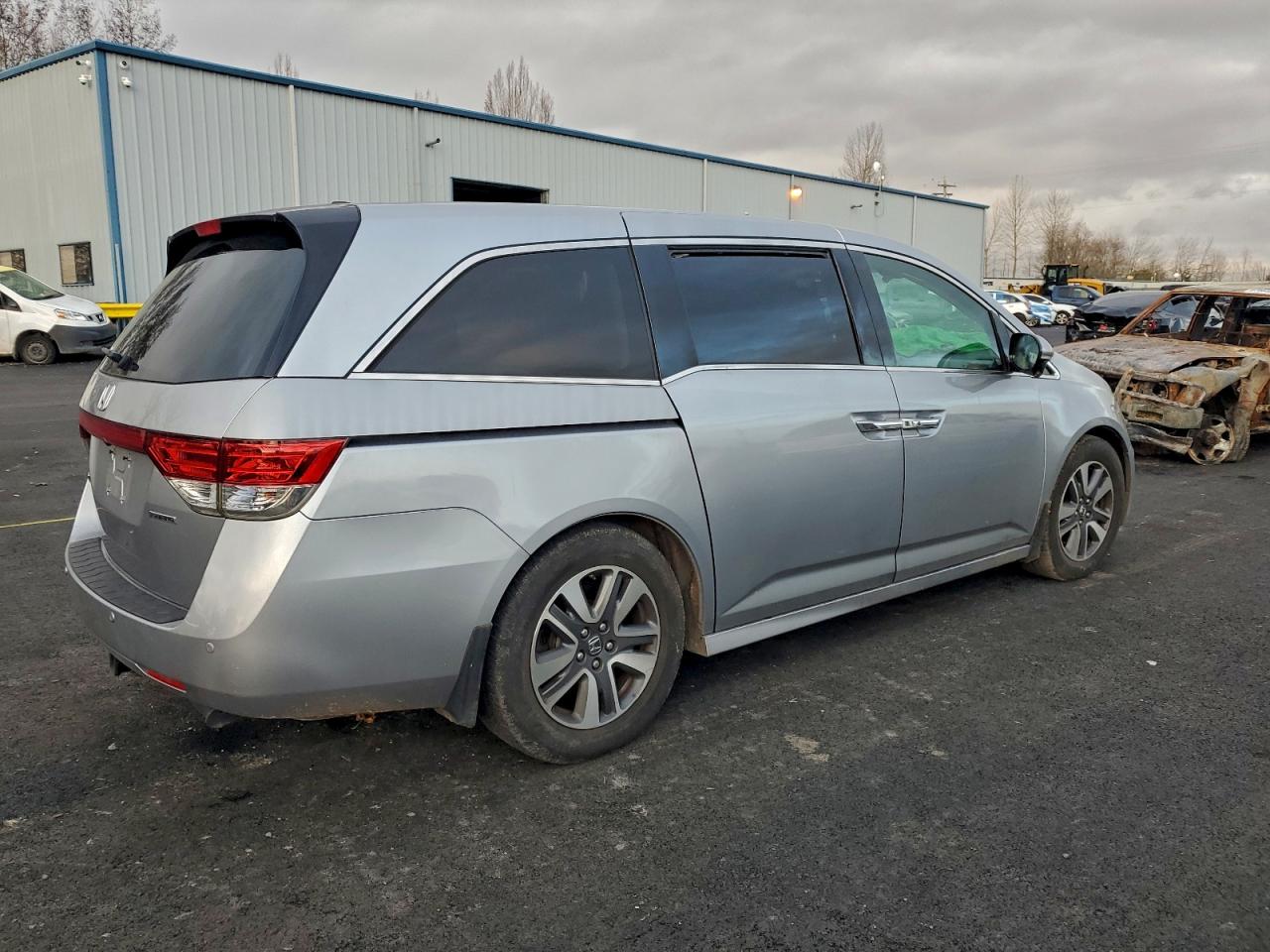 2016 HONDA ODYSSEY TOURING photo 3