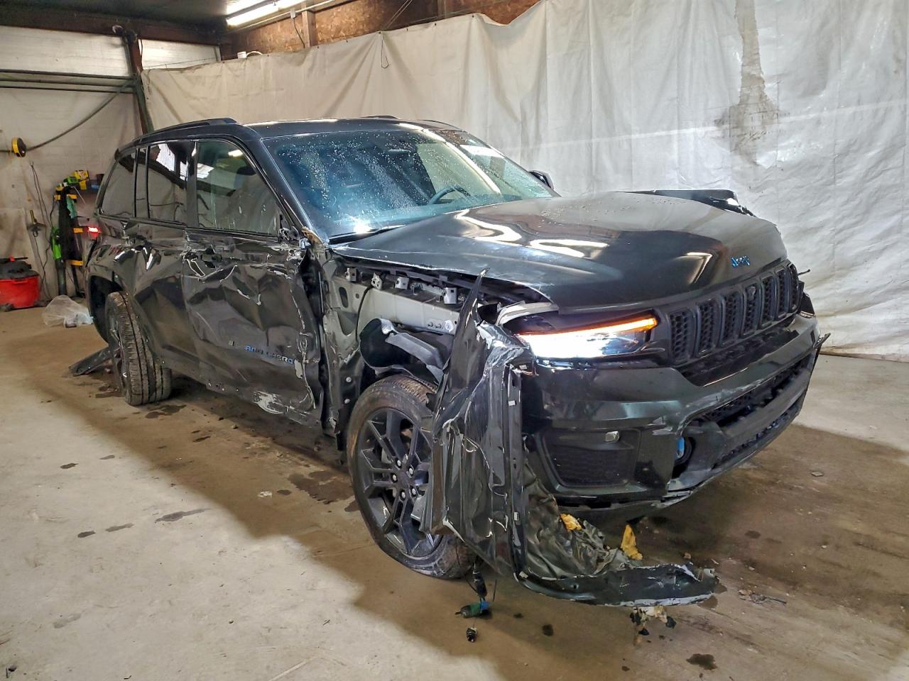 2023 JEEP GRAND CHEROKEE LIMITED 4XE photo 4
