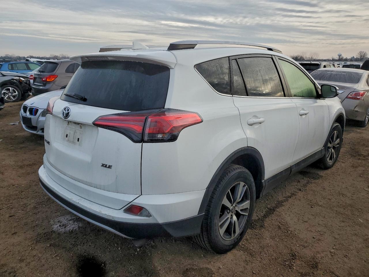 2017 TOYOTA RAV4 XLE photo 5