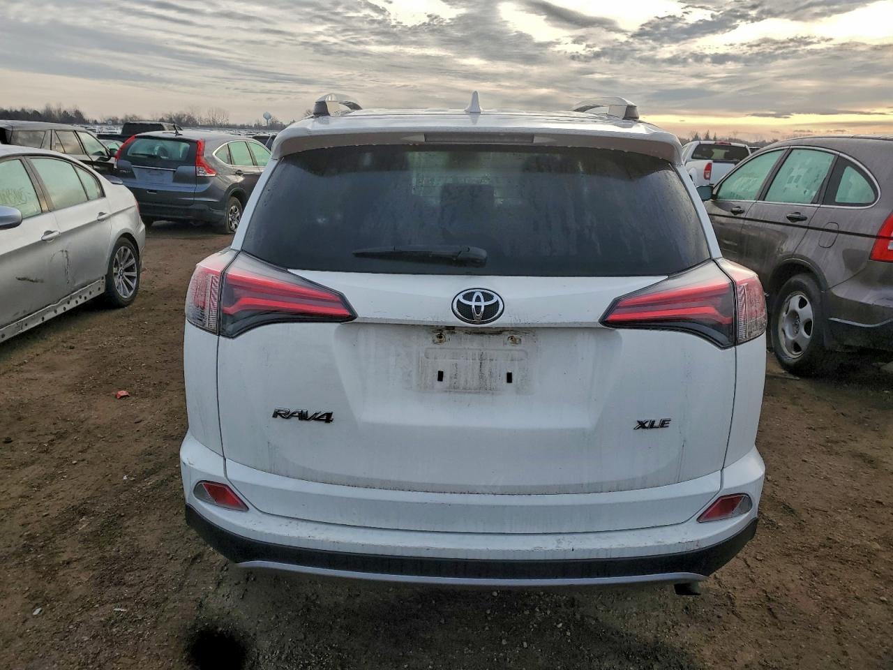2017 TOYOTA RAV4 XLE photo 11