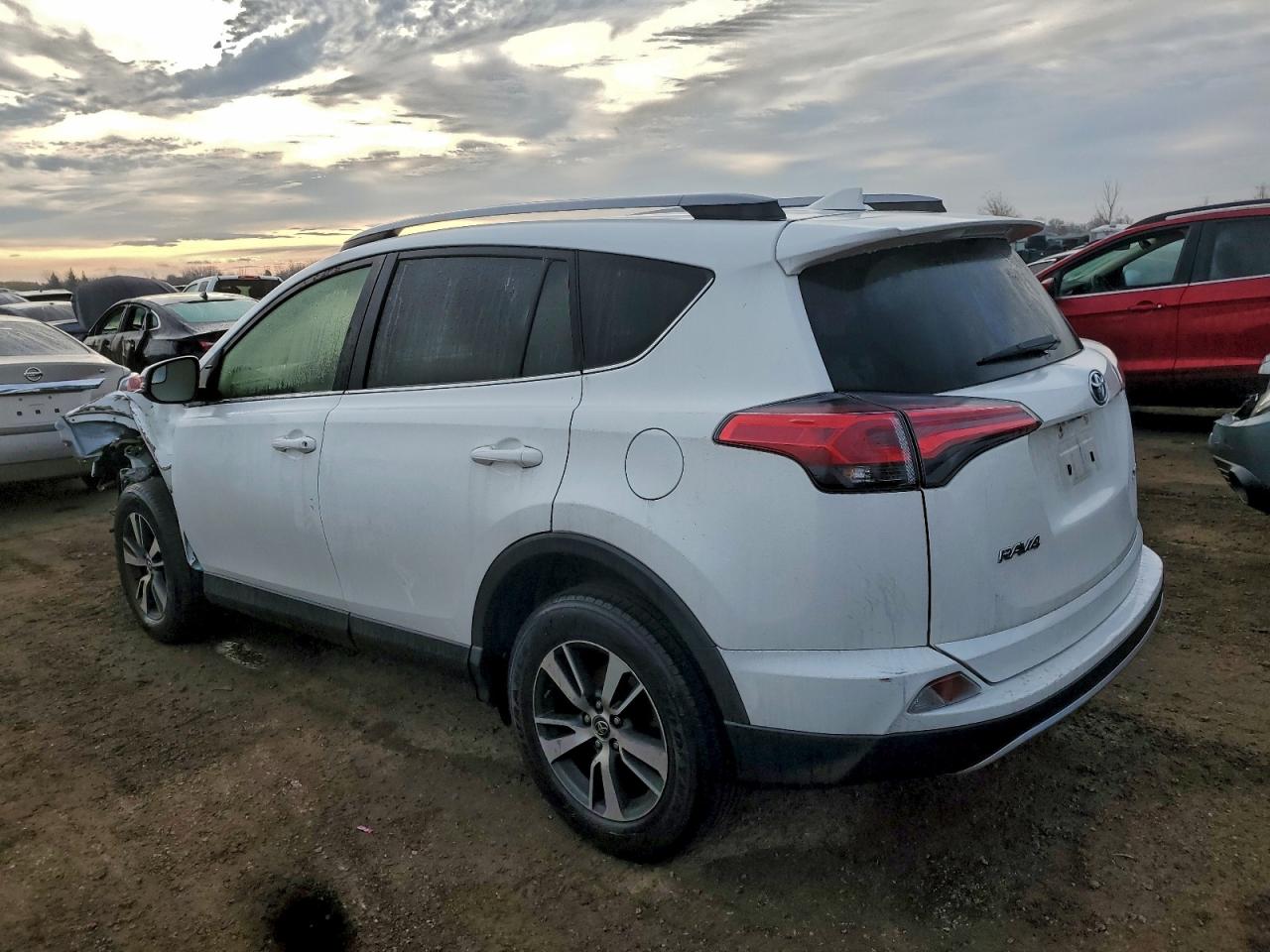 2017 TOYOTA RAV4 XLE photo 3