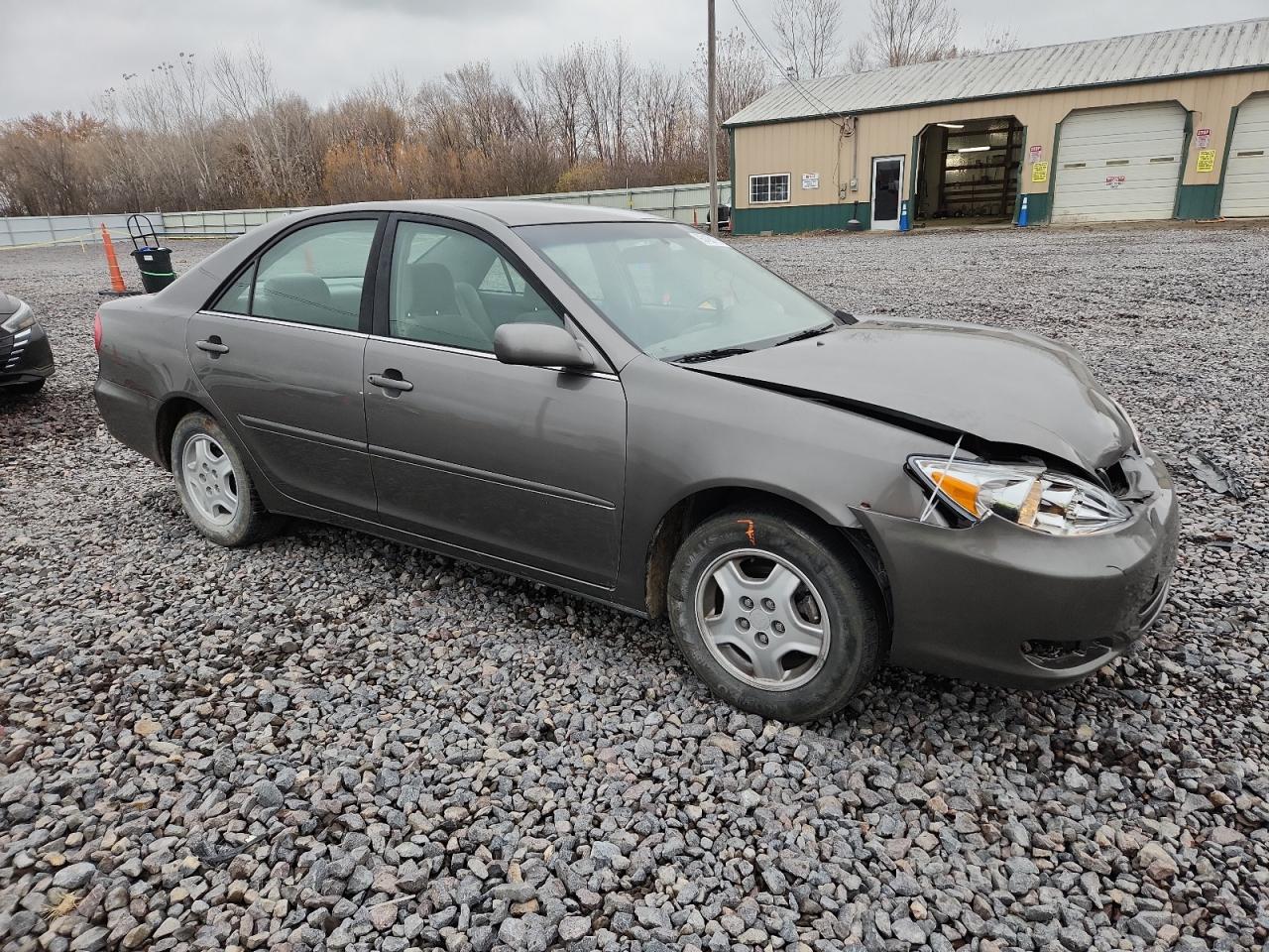 2002 TOYOTA CAMRY LE photo 10