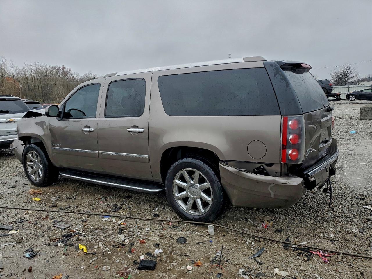2012 GMC YUKON XL DENALI photo 3