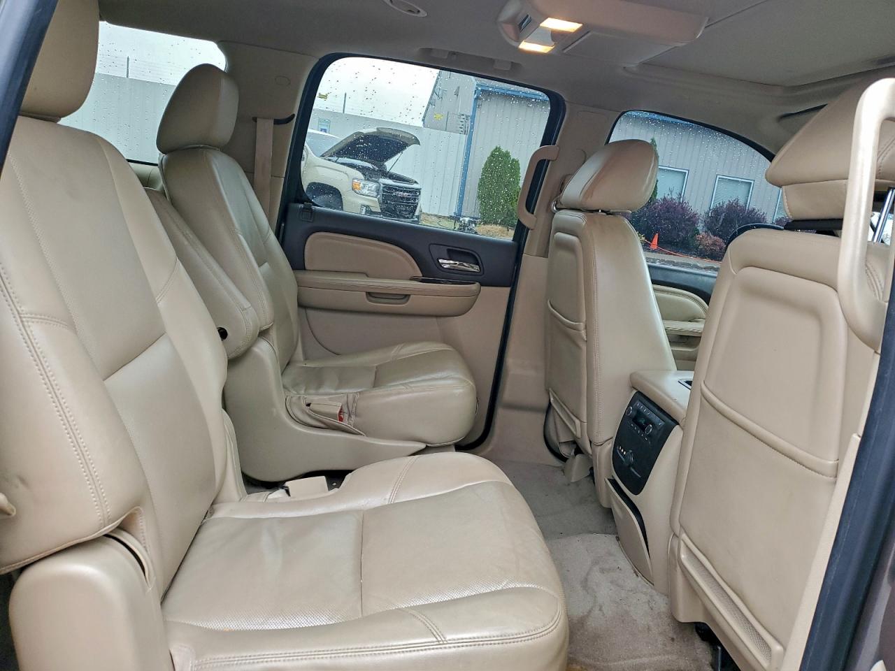 2012 GMC YUKON XL DENALI photo 21