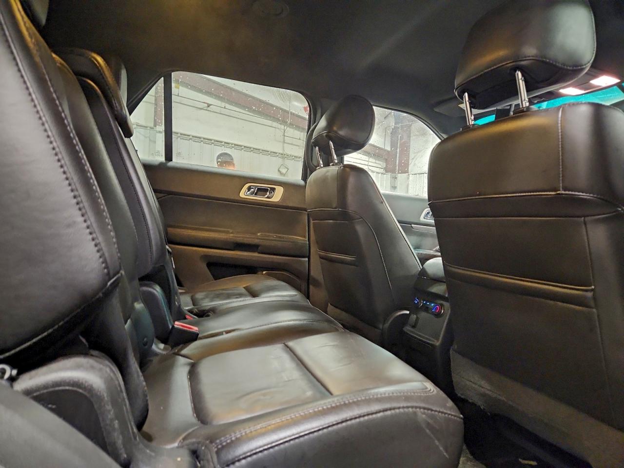 2015 FORD EXPLORER XLT photo 31