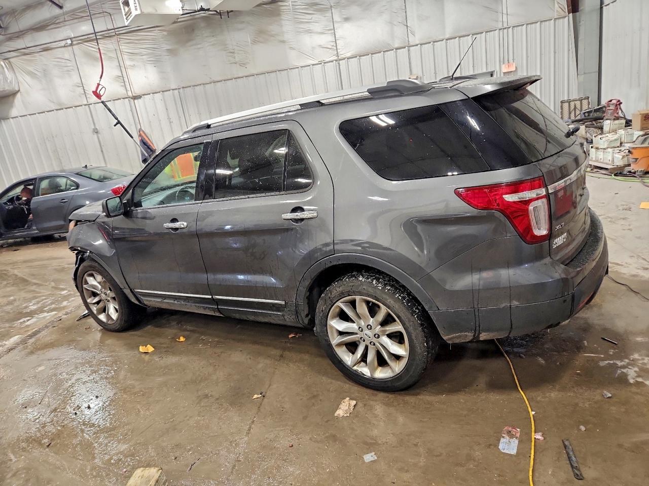 2015 FORD EXPLORER XLT photo 4
