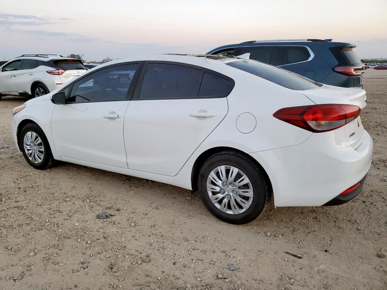 2017 KIA FORTE LX photo 3