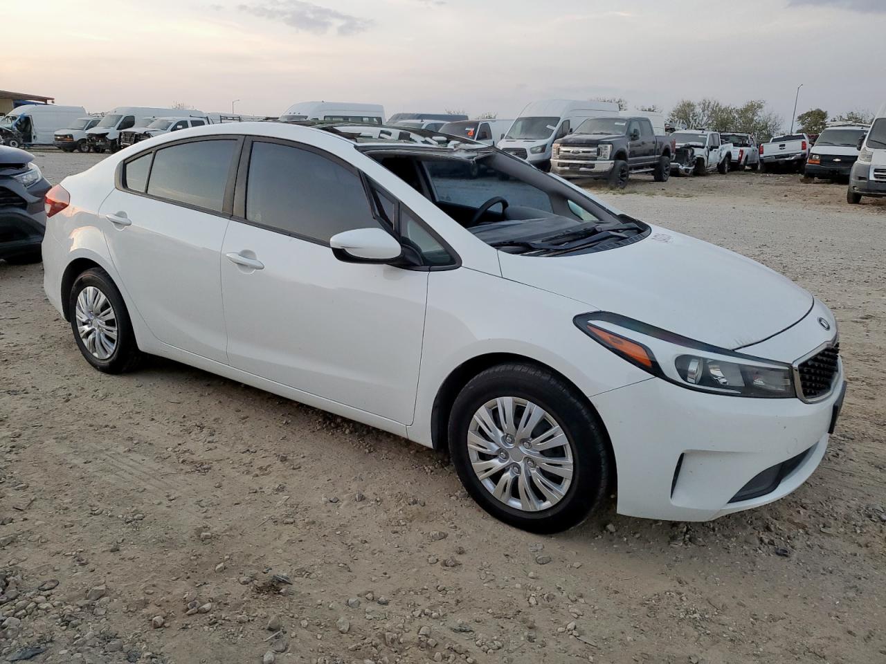 2017 KIA FORTE LX photo 7