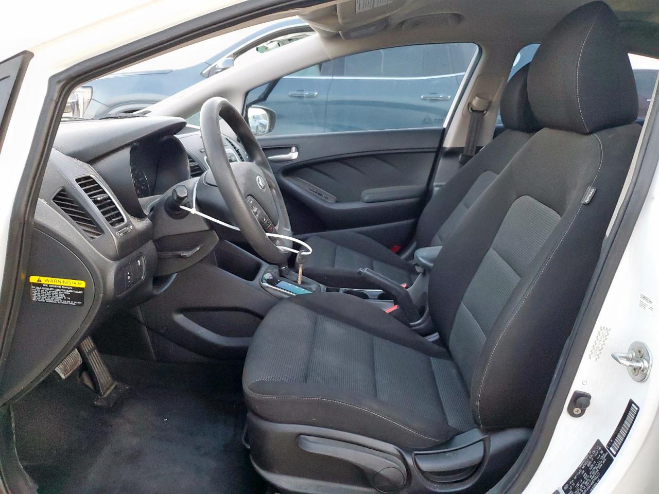 2017 KIA FORTE LX photo 13