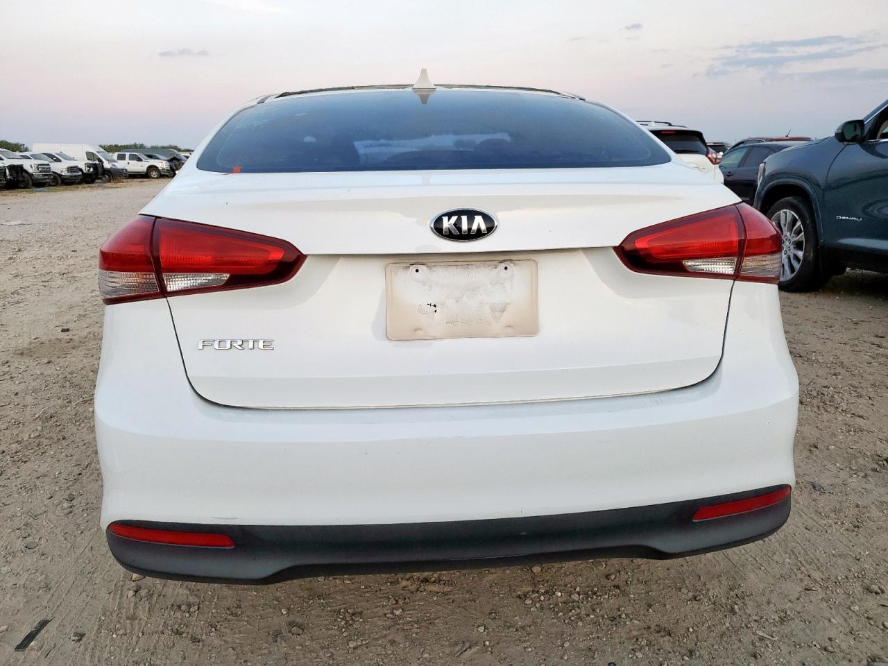 2017 KIA FORTE LX photo 11