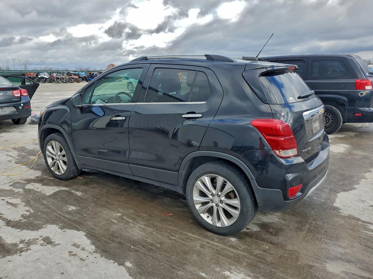 2019 CHEVROLET TRAX PREMIER photo 2