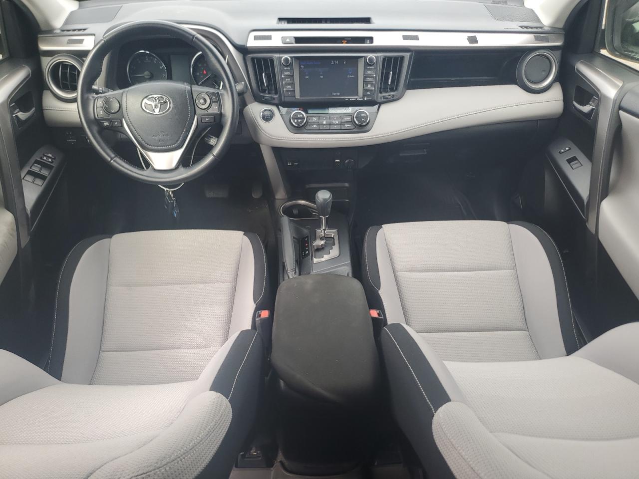 2016 TOYOTA RAV4 XLE photo 8