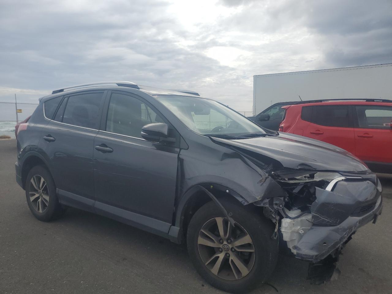 2016 TOYOTA RAV4 XLE photo 4