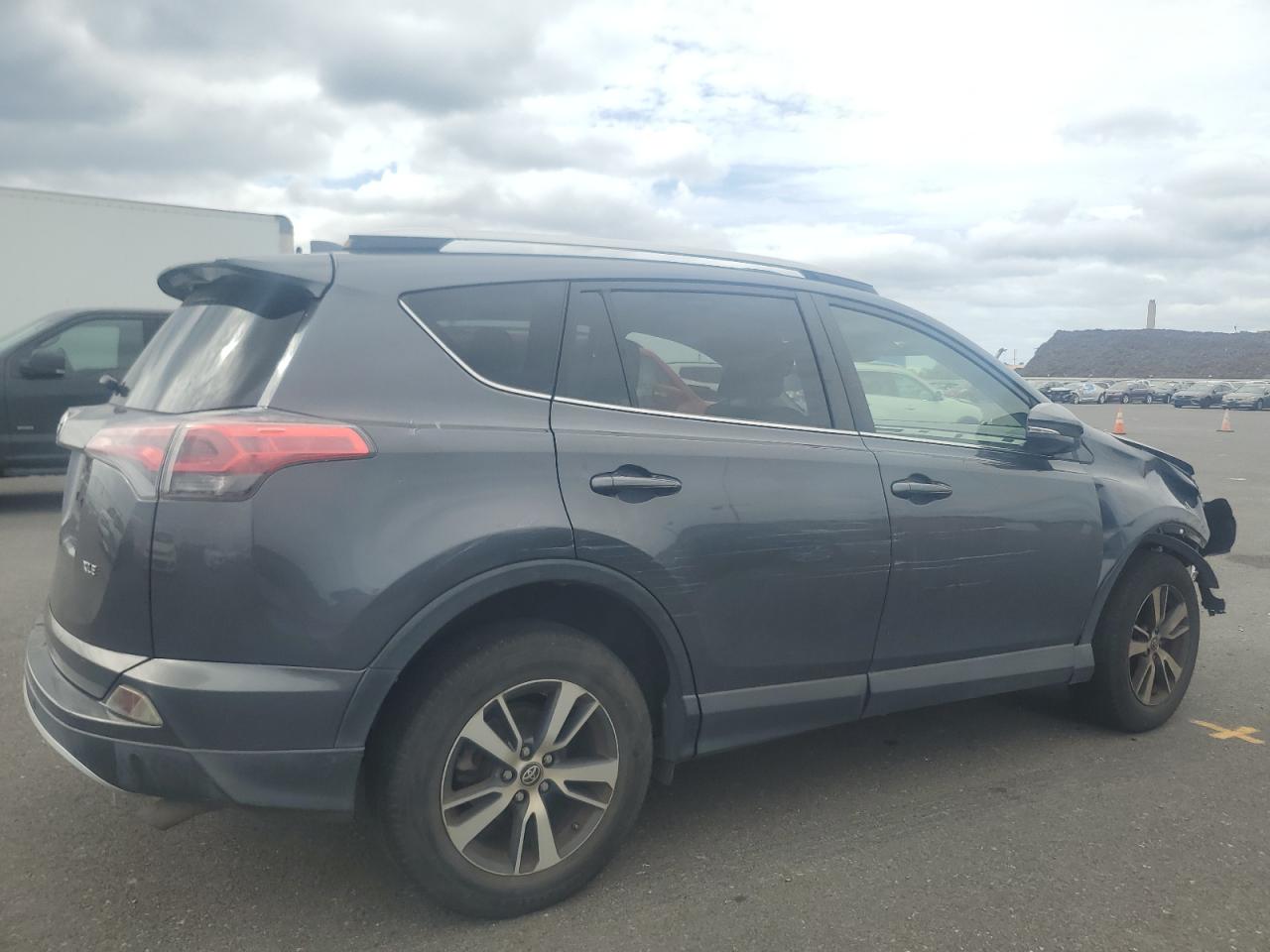 2016 TOYOTA RAV4 XLE photo 3