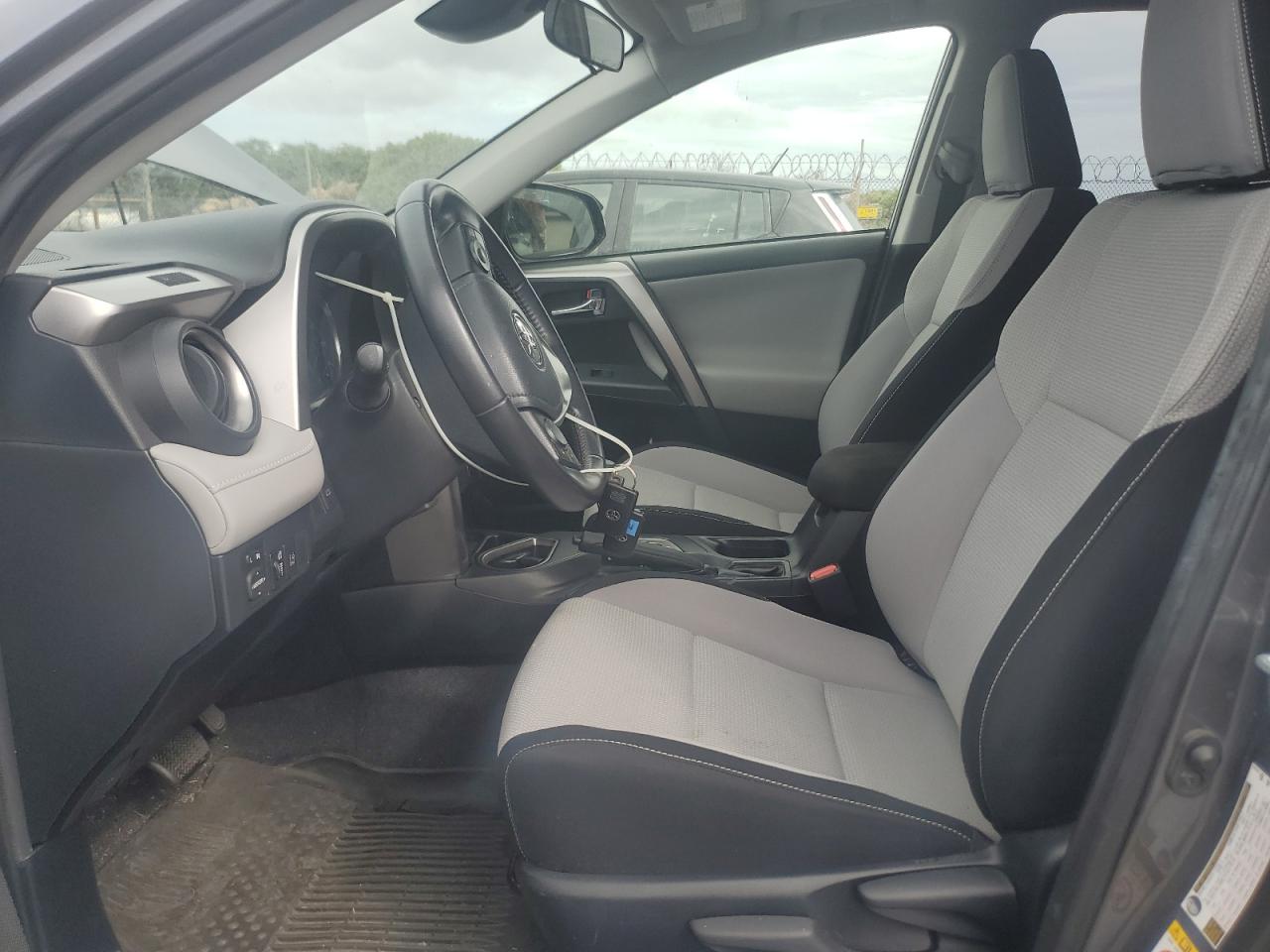 2016 TOYOTA RAV4 XLE photo 7