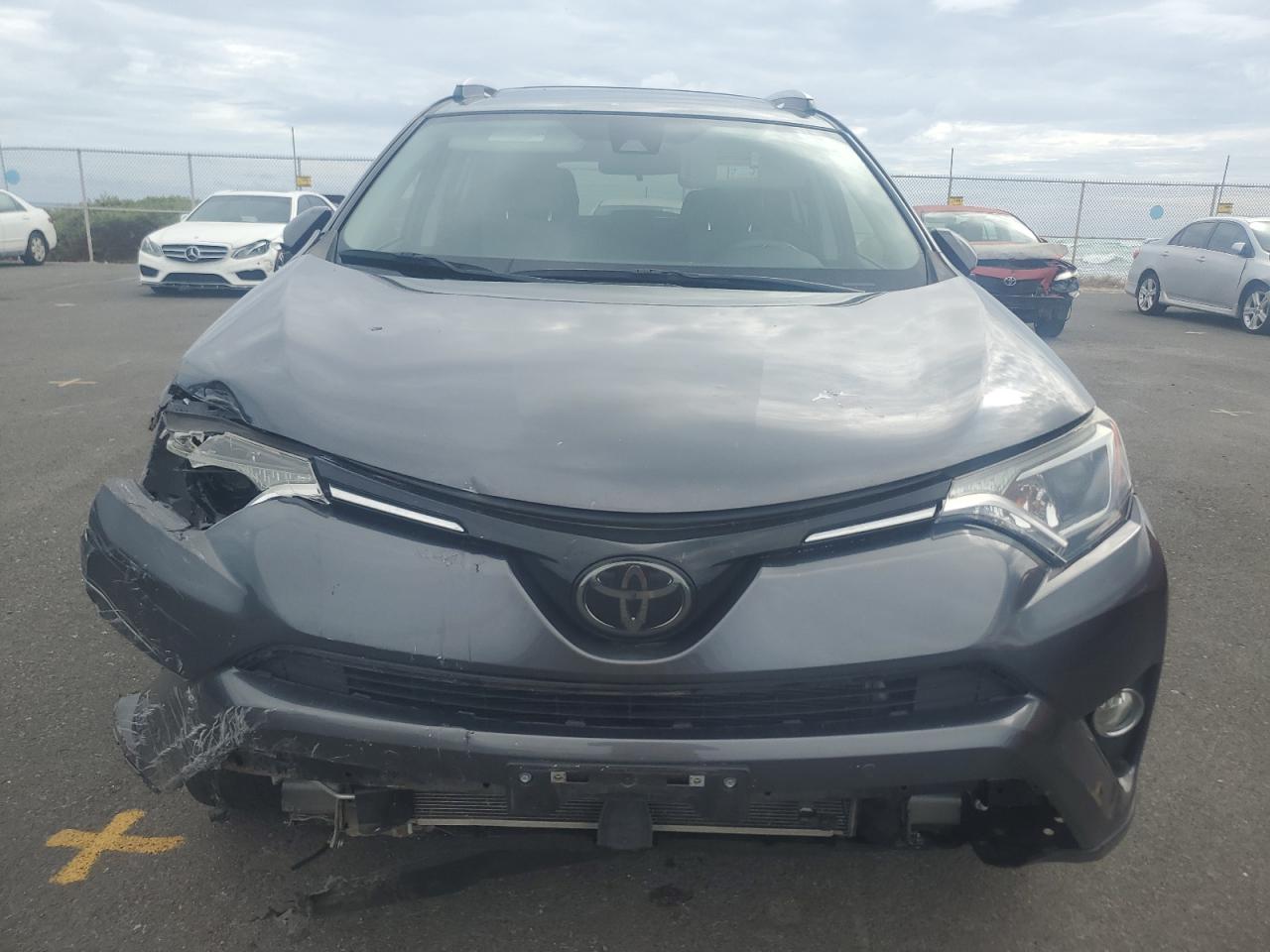 2016 TOYOTA RAV4 XLE photo 5