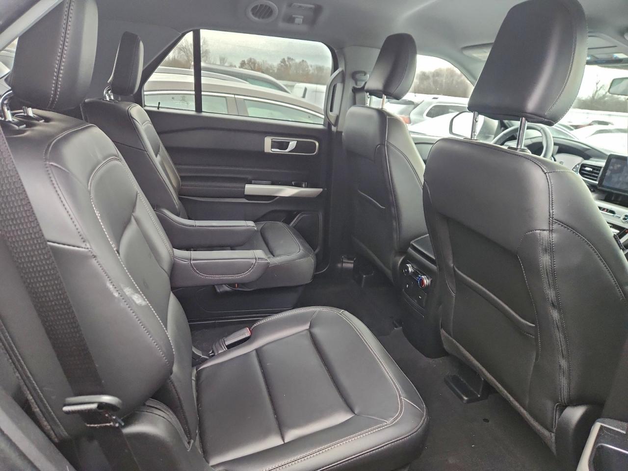 2023 FORD EXPLORER XLT photo 31