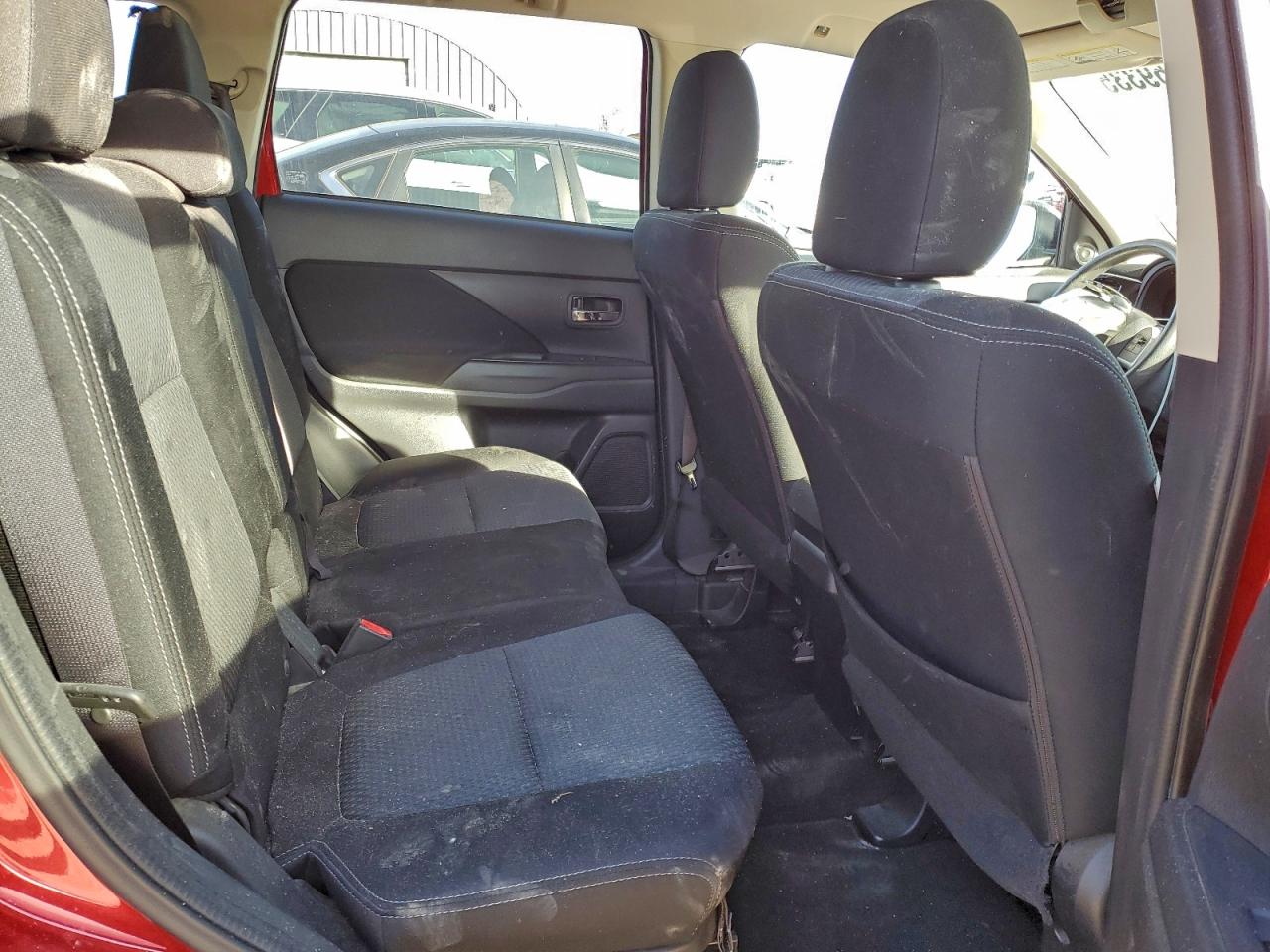 2018 MITSUBISHI OUTLANDER photo 11