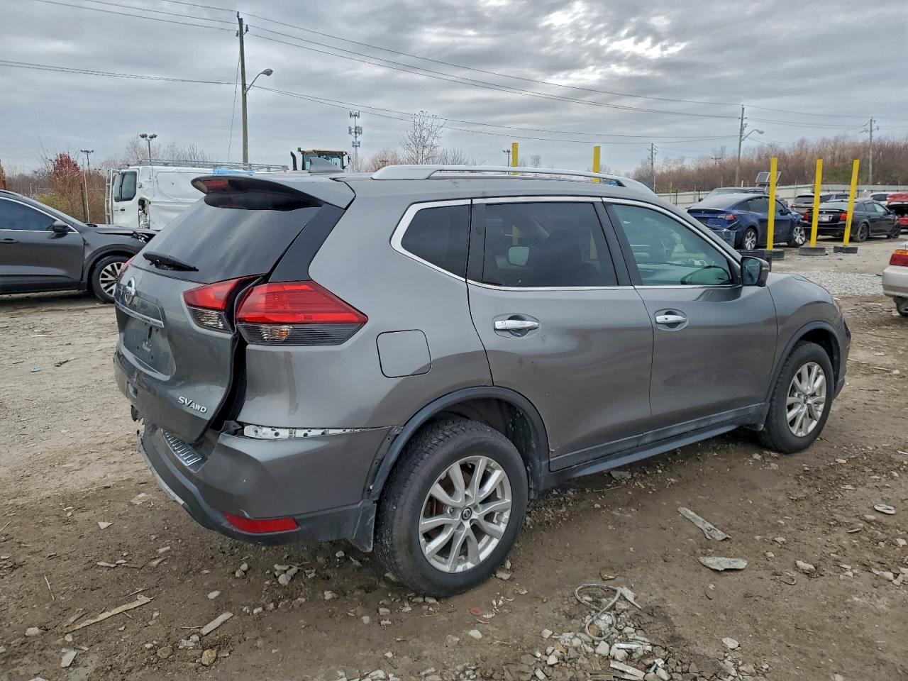 2017 NISSAN ROGUE SV photo 5