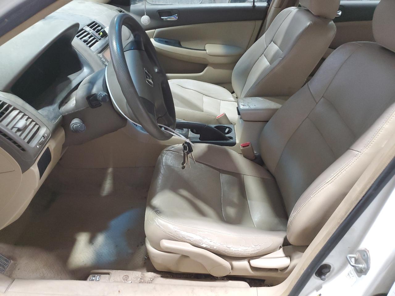 2004 HONDA ACCORD DX photo 13