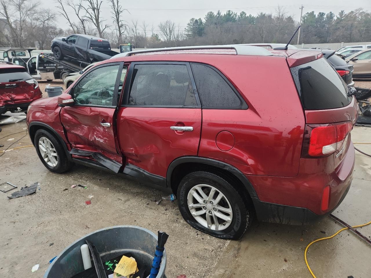 2015 KIA SORENTO LX photo 4
