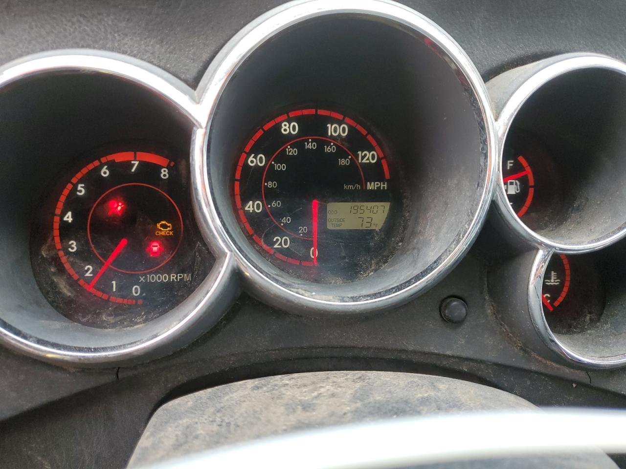 2004 TOYOTA COROLLA MATRIX XR photo 9