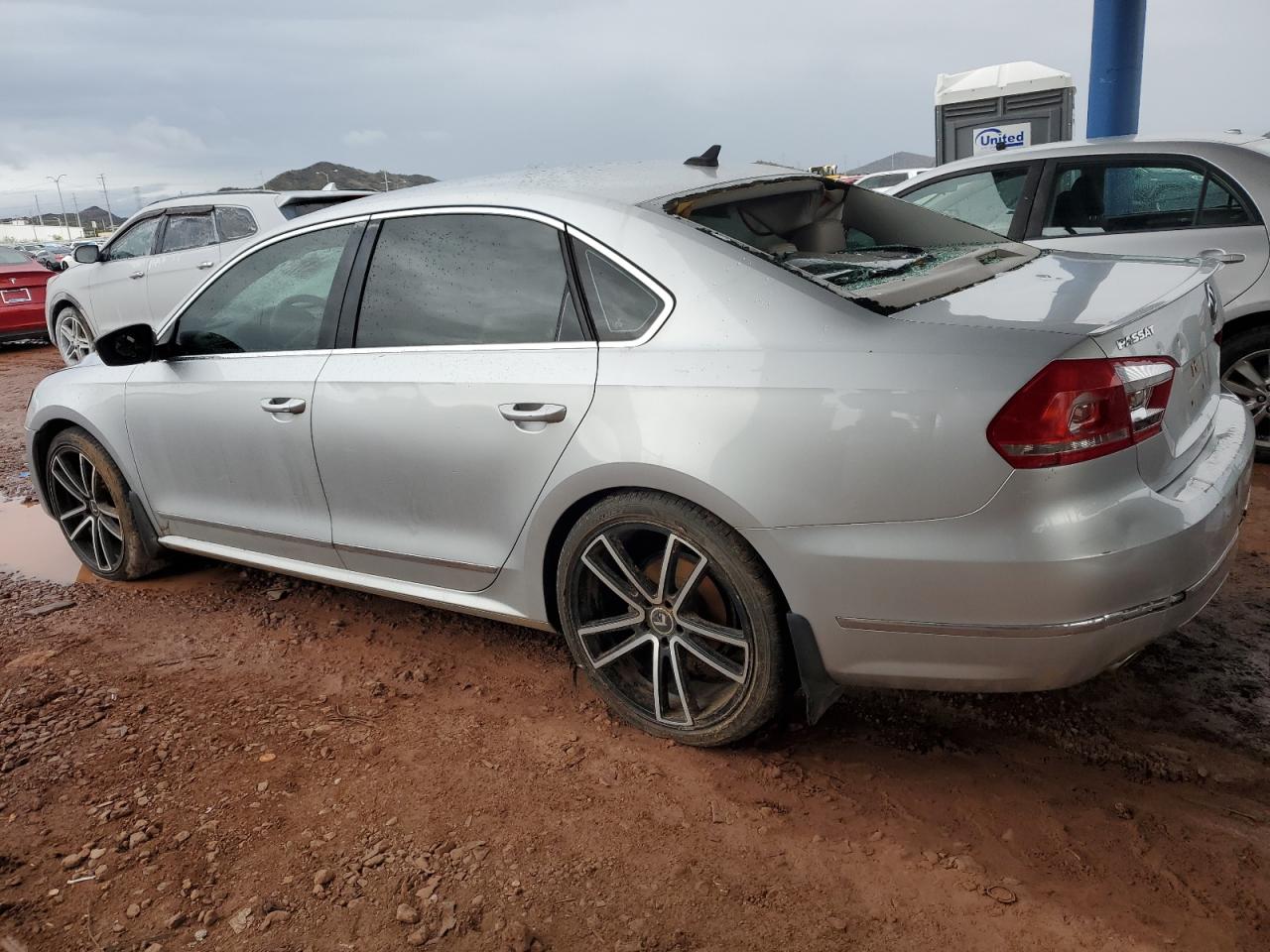 2014 VOLKSWAGEN PASSAT SEL photo 4