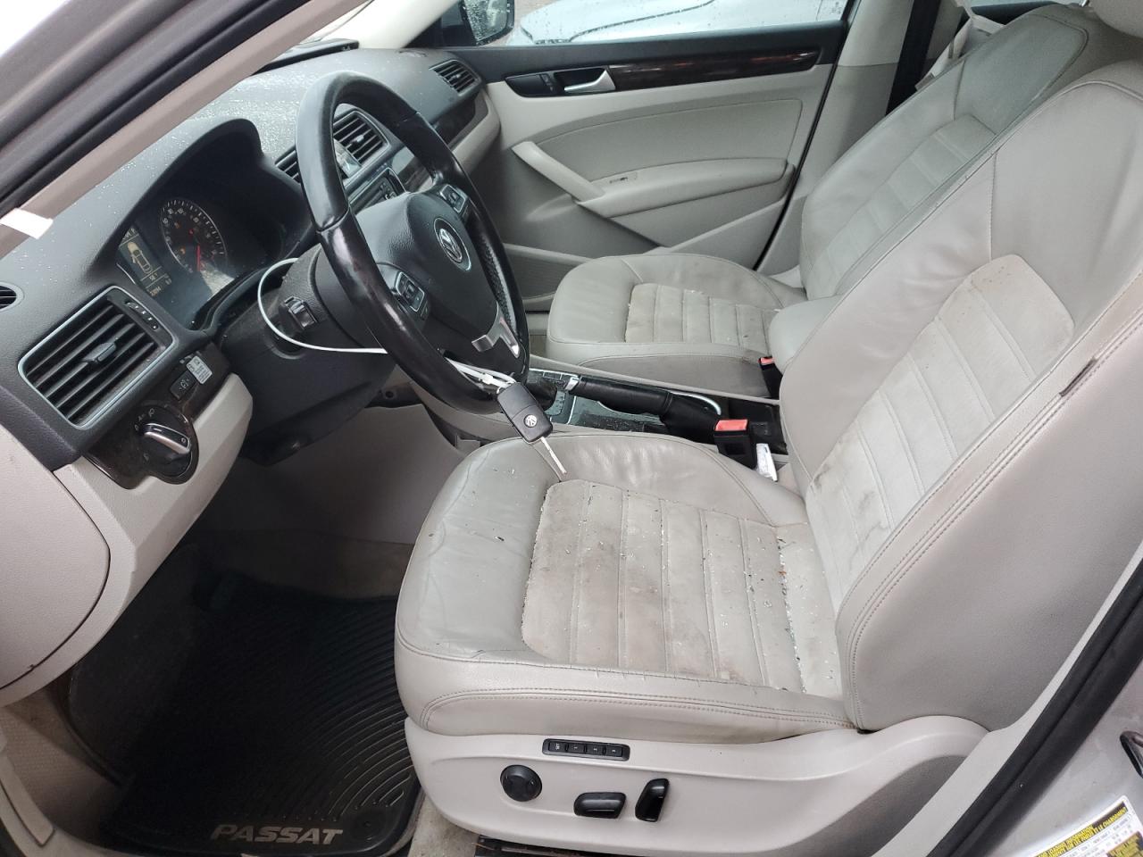 2014 VOLKSWAGEN PASSAT SEL photo 19