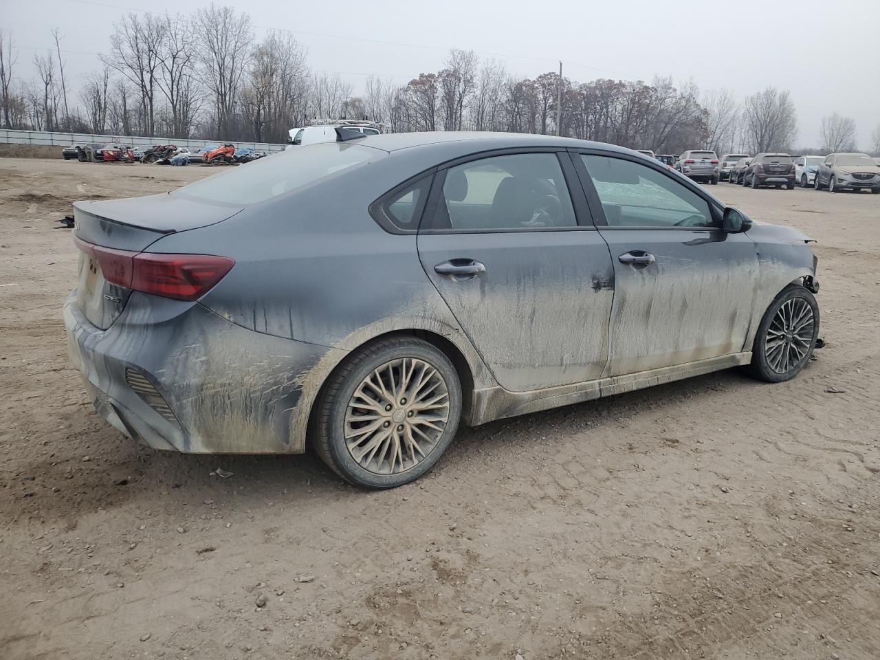 2023 KIA FORTE GT LINE photo 5