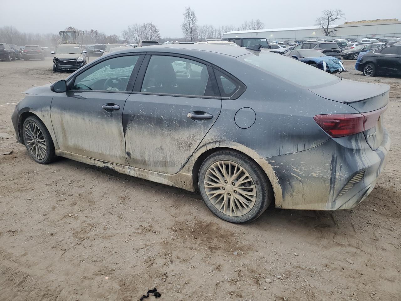 2023 KIA FORTE GT LINE photo 3
