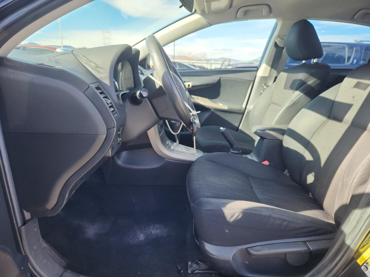 2011 TOYOTA COROLLA S photo 13