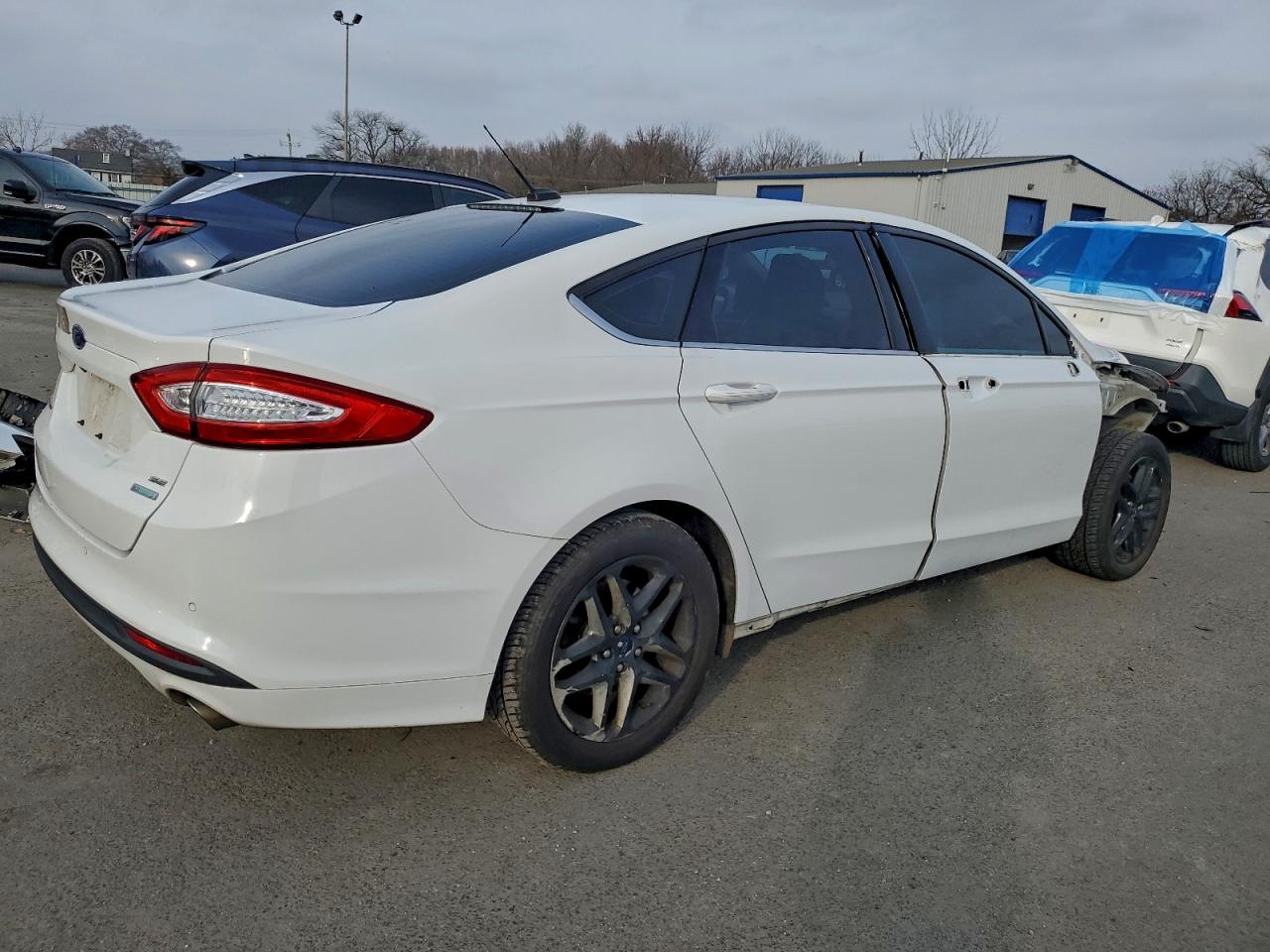2016 FORD FUSION SE photo 5