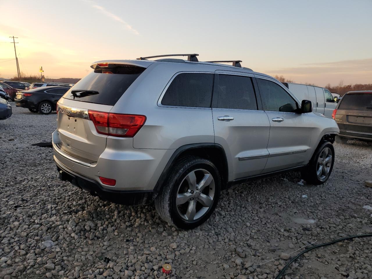 2011 JEEP GRAND CHEROKEE OVERLAND photo 5