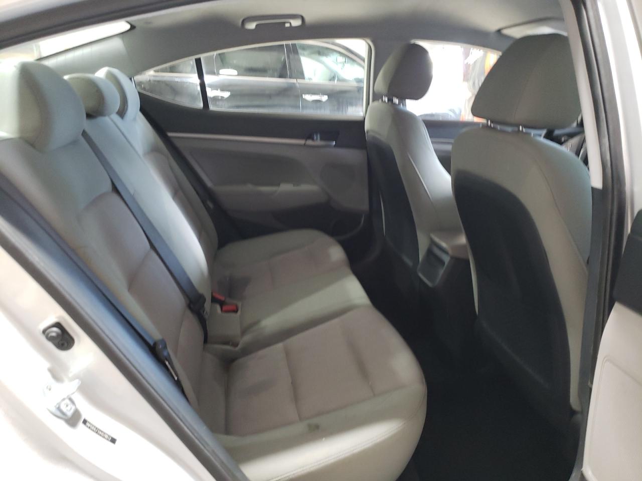 2017 HYUNDAI ELANTRA SE photo 10