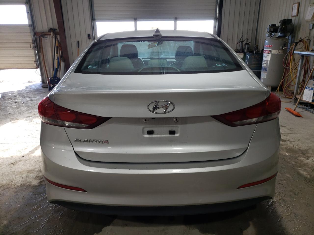 2017 HYUNDAI ELANTRA SE photo 6