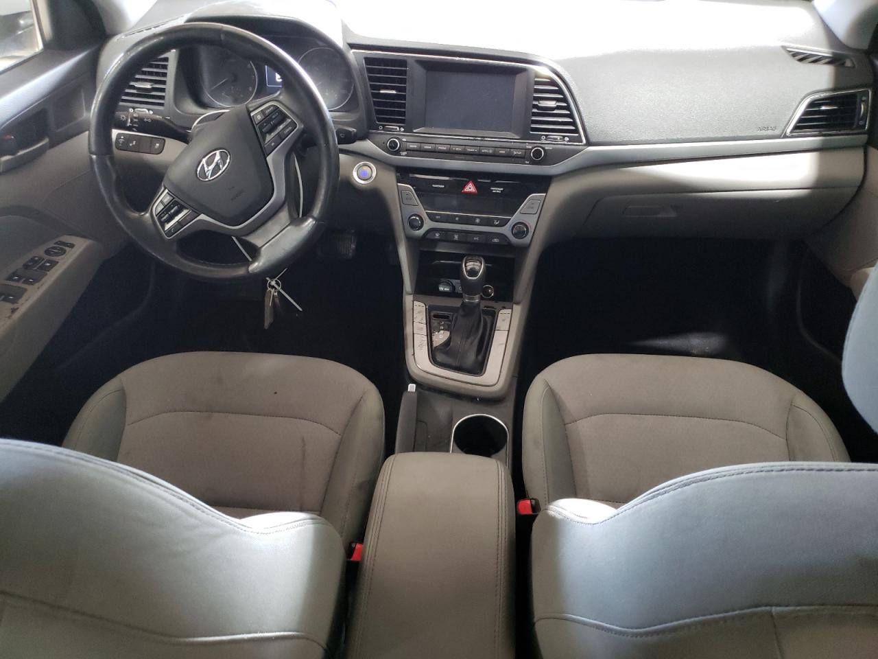 2017 HYUNDAI ELANTRA SE photo 8