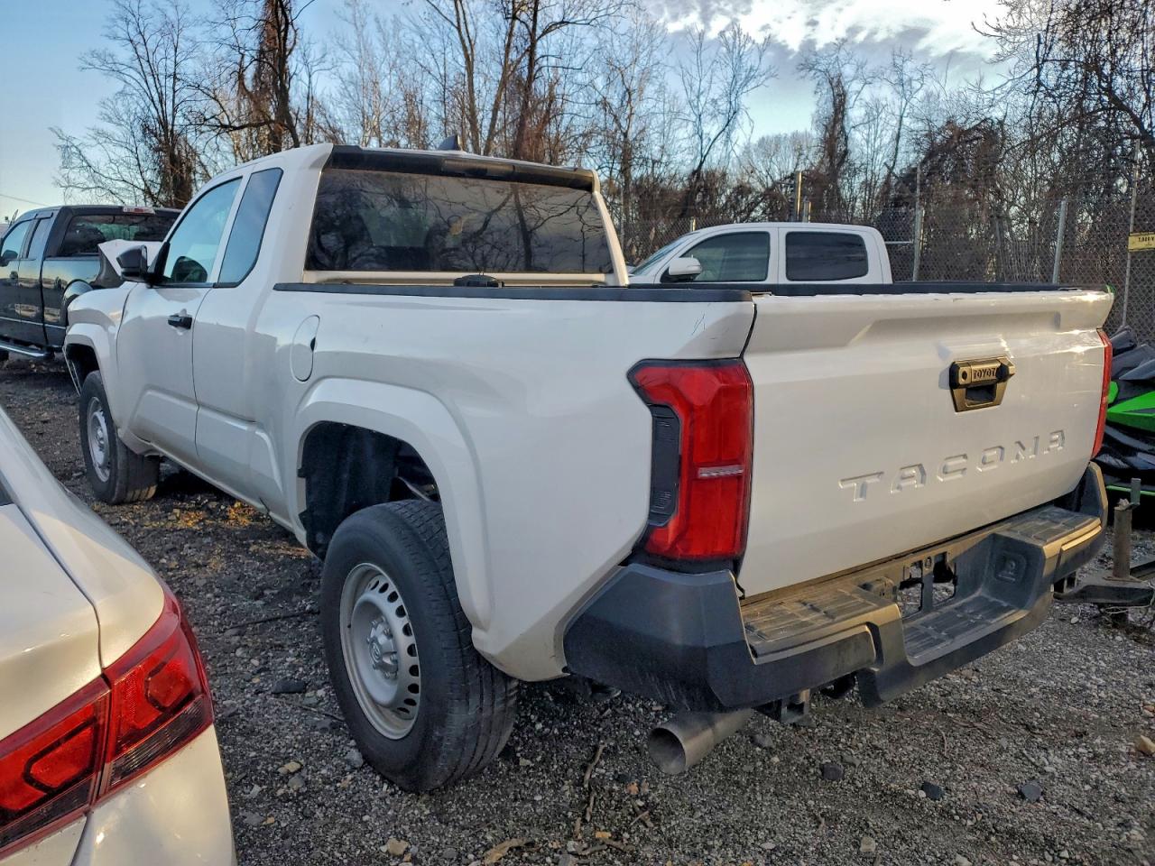 2024 TOYOTA TACOMA XTRACAB photo 2