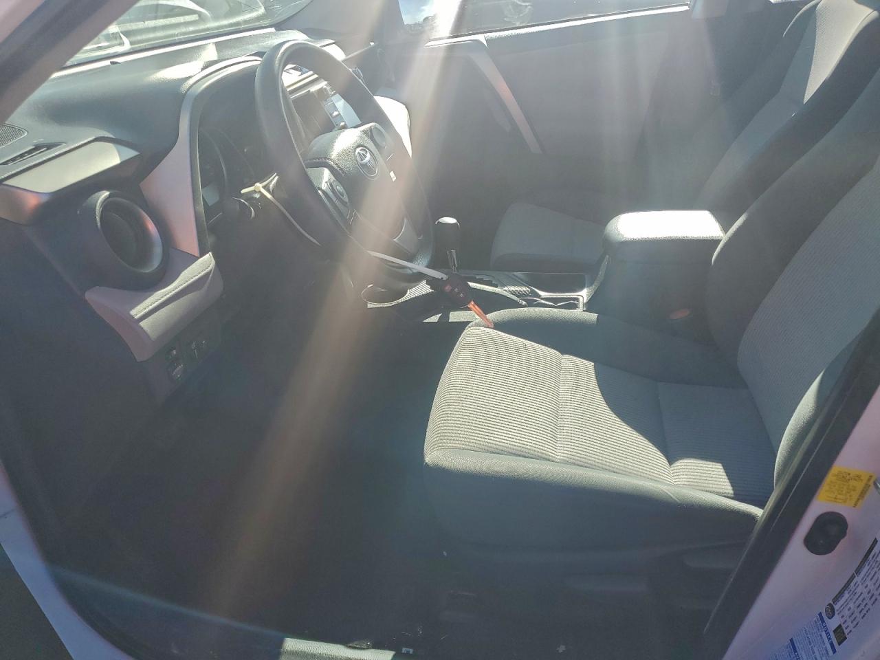 2015 TOYOTA RAV4 photo 13