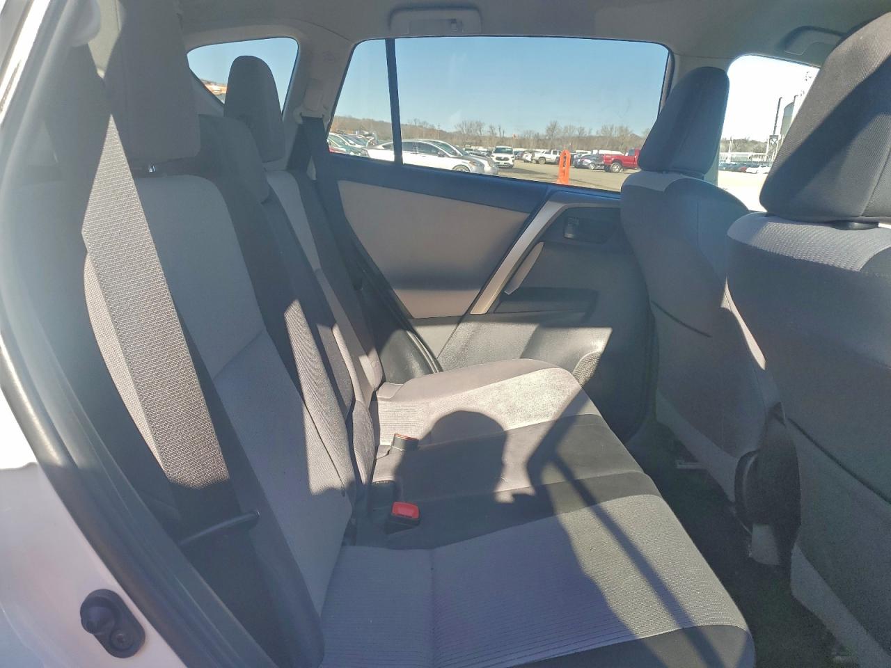 2015 TOYOTA RAV4 photo 21