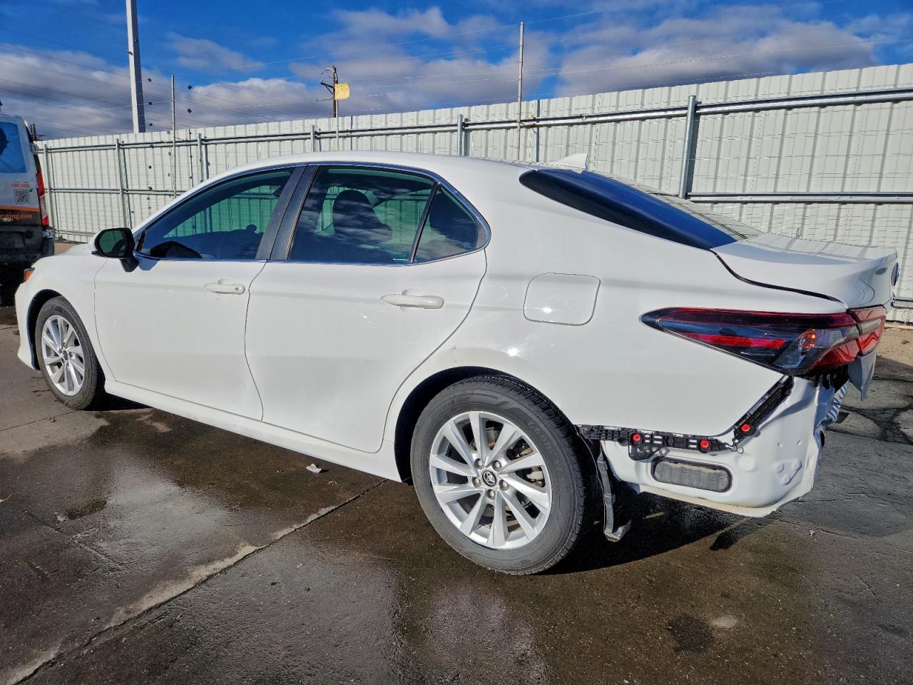 2022 TOYOTA CAMRY LE photo 4