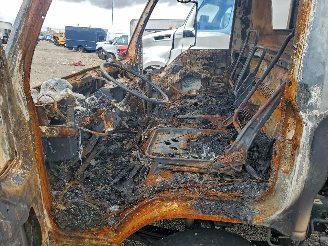 2003 ISUZU NPR photo 13