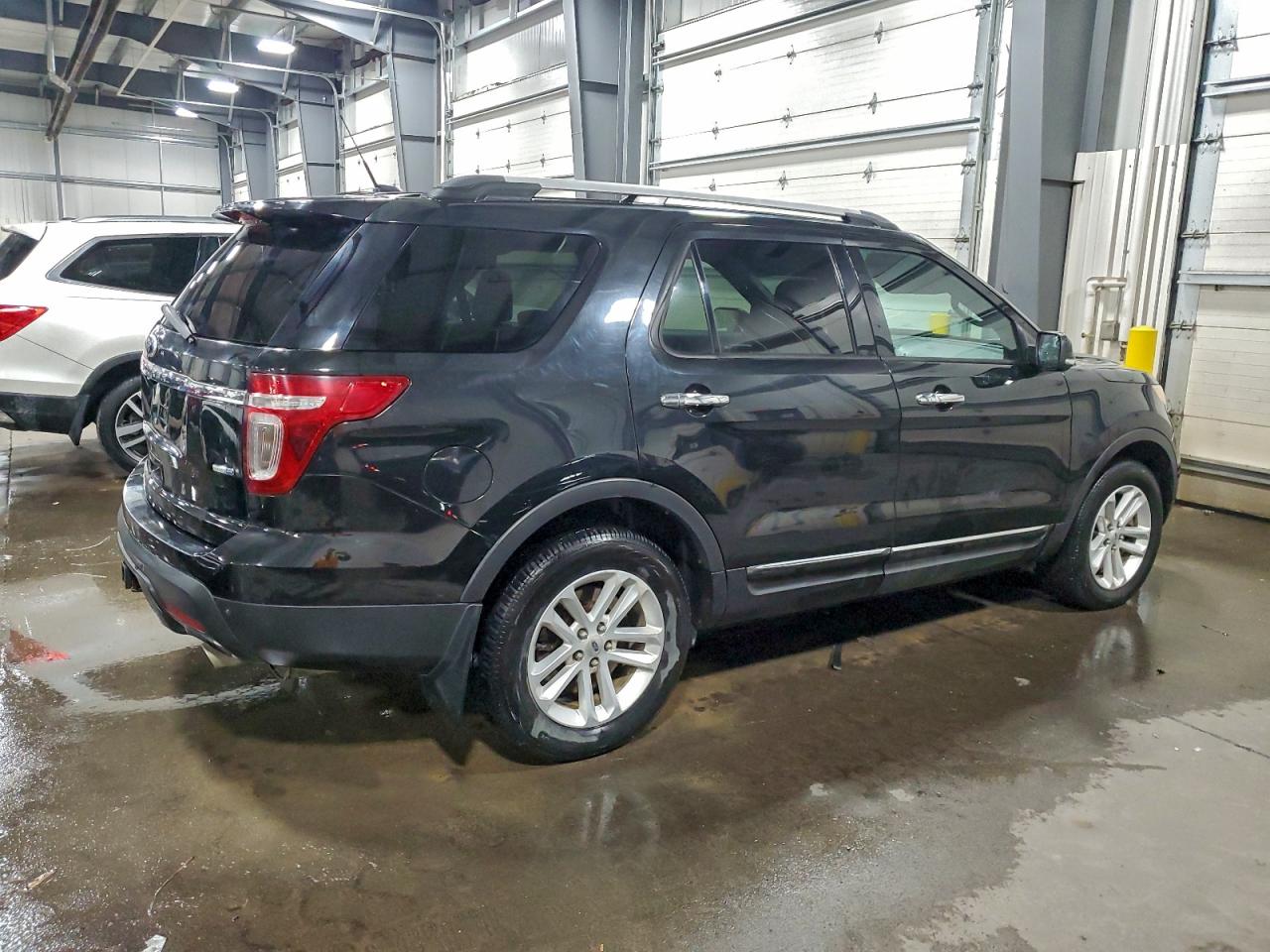 2014 FORD EXPLORER XLT photo 3