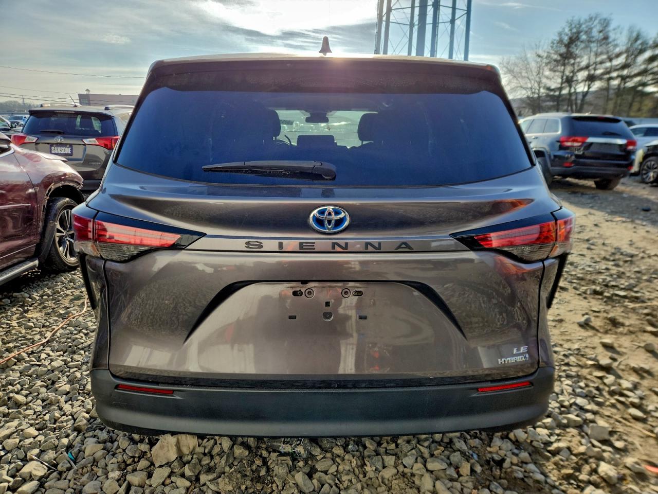 2021 TOYOTA SIENNA LE photo 6