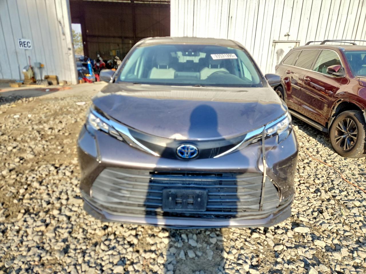 2021 TOYOTA SIENNA LE photo 5