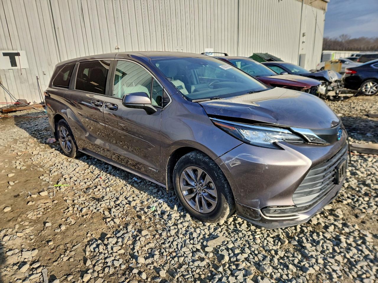 2021 TOYOTA SIENNA LE photo 4